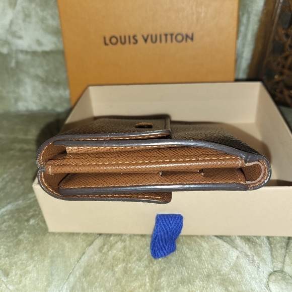 Authentic Louis Vuitton Monogram small compact wallet - Picture 4 of 7